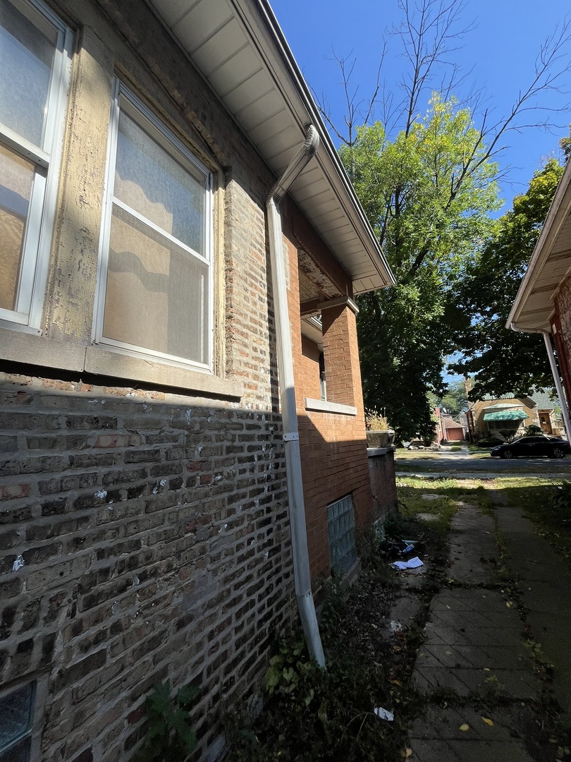 8150 S Oglesby Avenue, Chicago, IL 60617