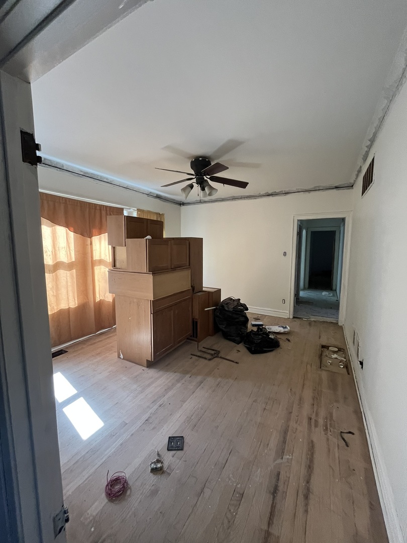 8150 S Oglesby Avenue, Chicago, IL 60617