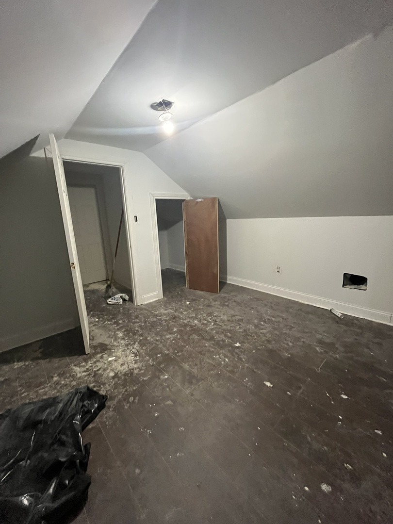 8150 S Oglesby Avenue, Chicago, IL 60617