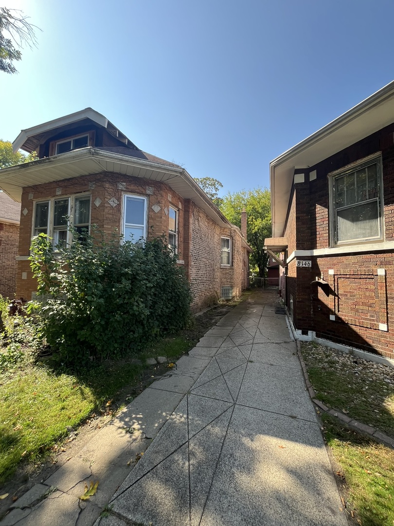 8150 S Oglesby Avenue, Chicago, IL 60617