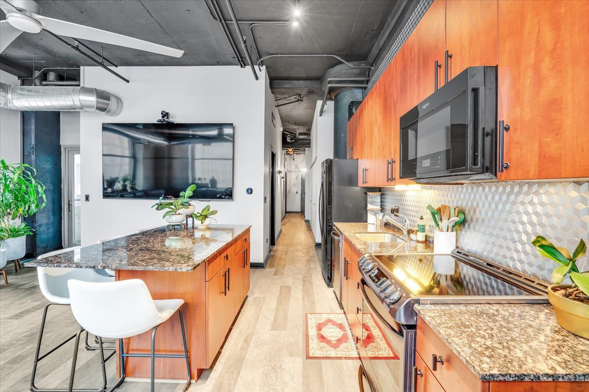 565 W Quincy Street #711, Chicago, IL 60661