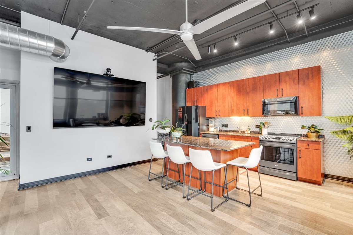 565 W Quincy Street #711, Chicago, IL 60661
