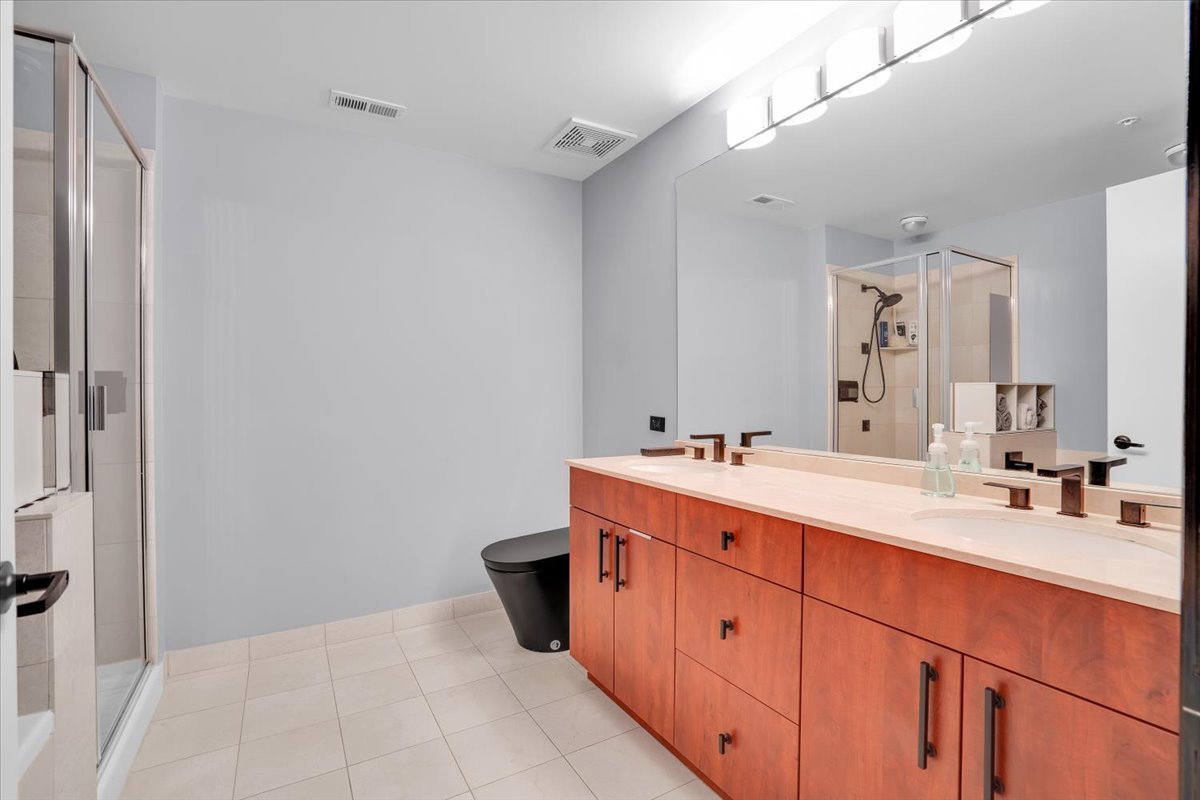 565 W Quincy Street #711, Chicago, IL 60661