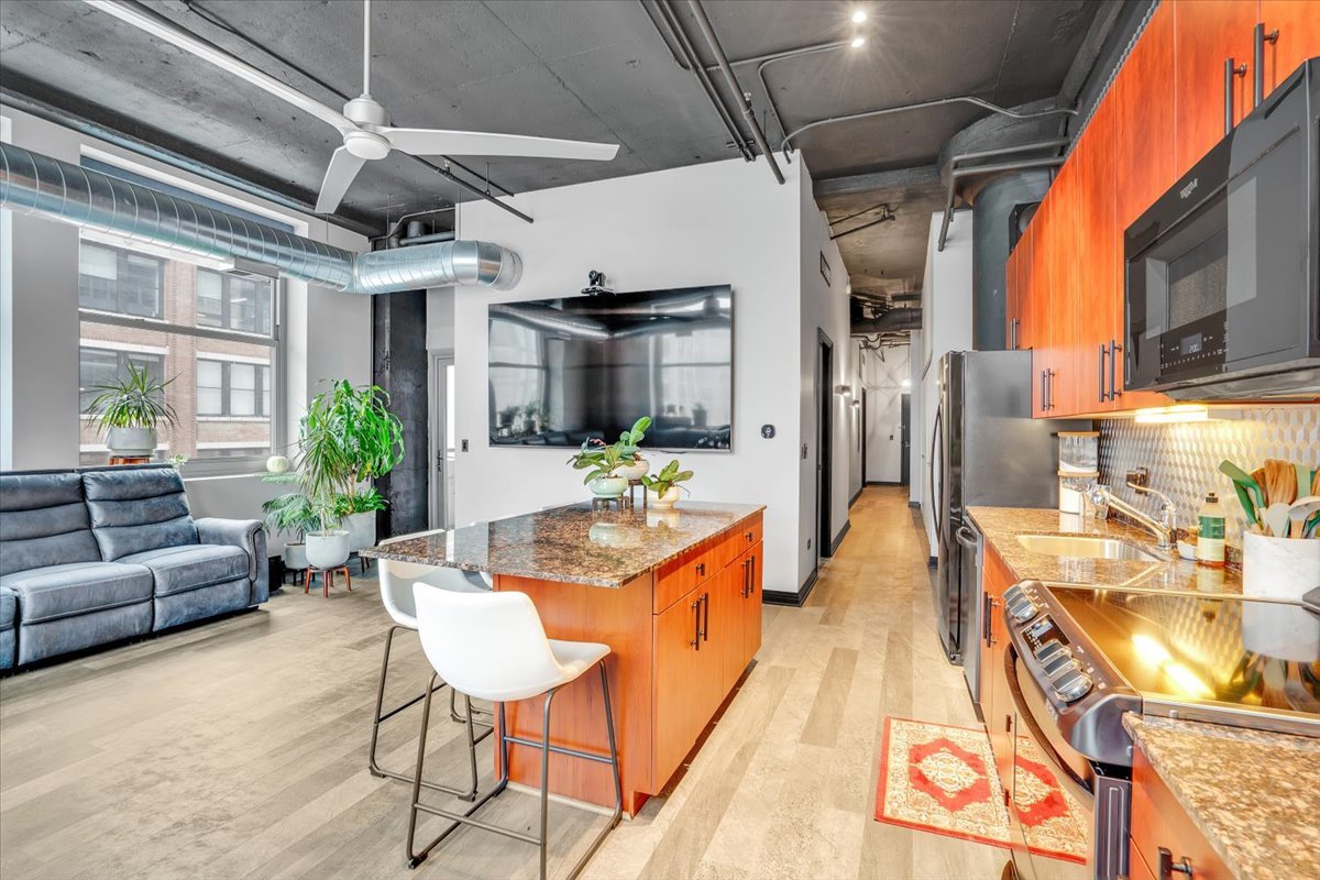 565 W Quincy Street #711, Chicago, IL 60661
