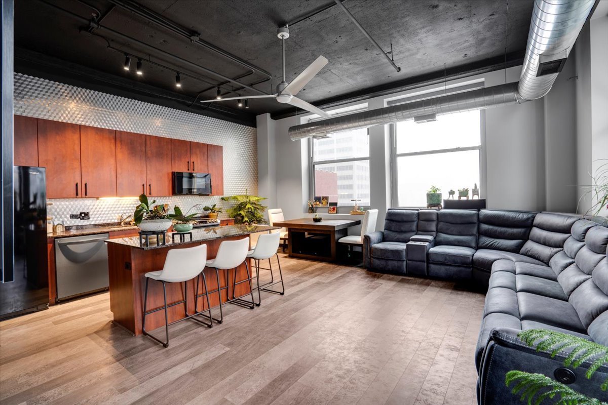 565 W Quincy Street #711, Chicago, IL 60661