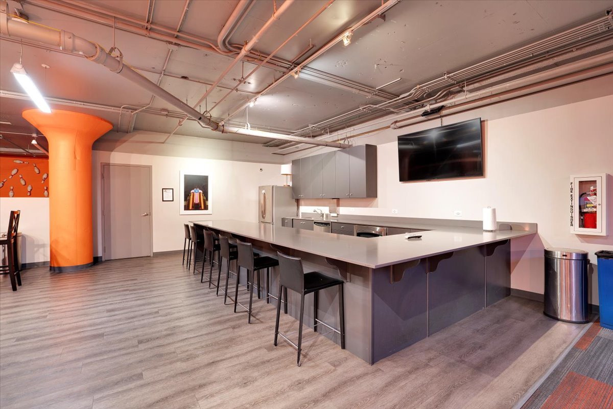 565 W Quincy Street #711, Chicago, IL 60661