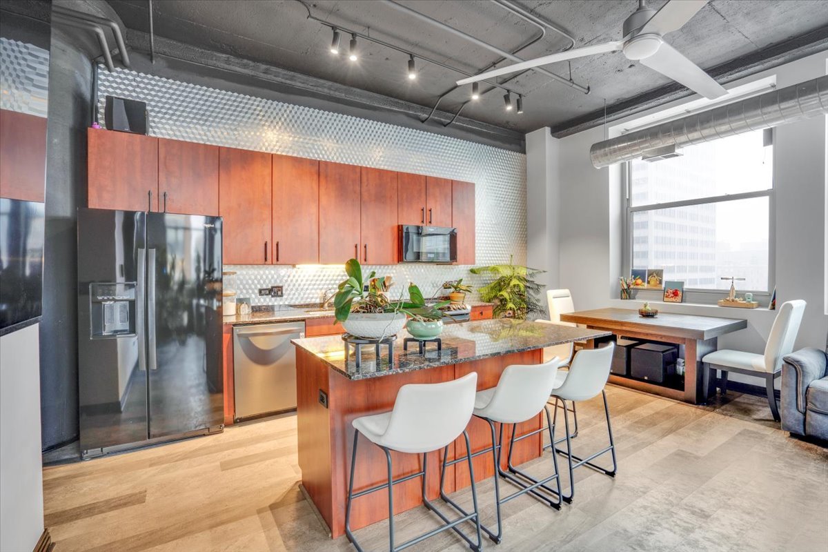 565 W Quincy Street #711, Chicago, IL 60661