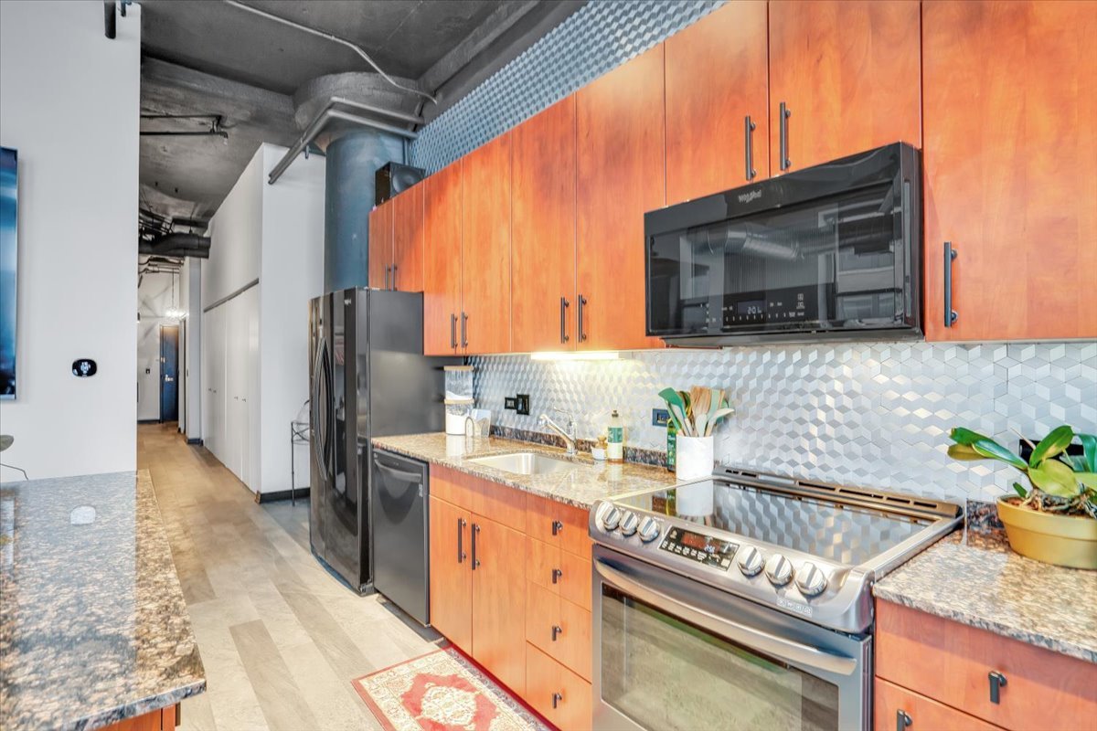 565 W Quincy Street #711, Chicago, IL 60661
