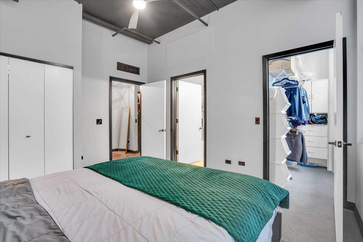 565 W Quincy Street #711, Chicago, IL 60661