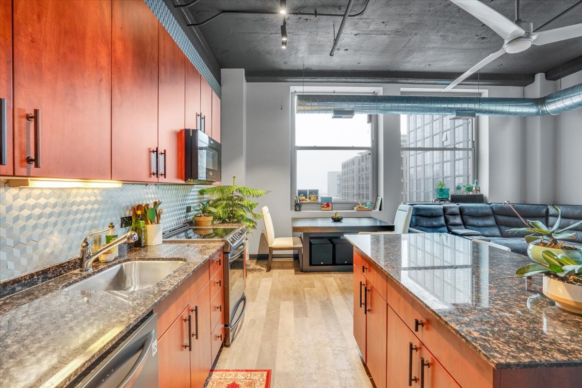 565 W Quincy Street #711, Chicago, IL 60661