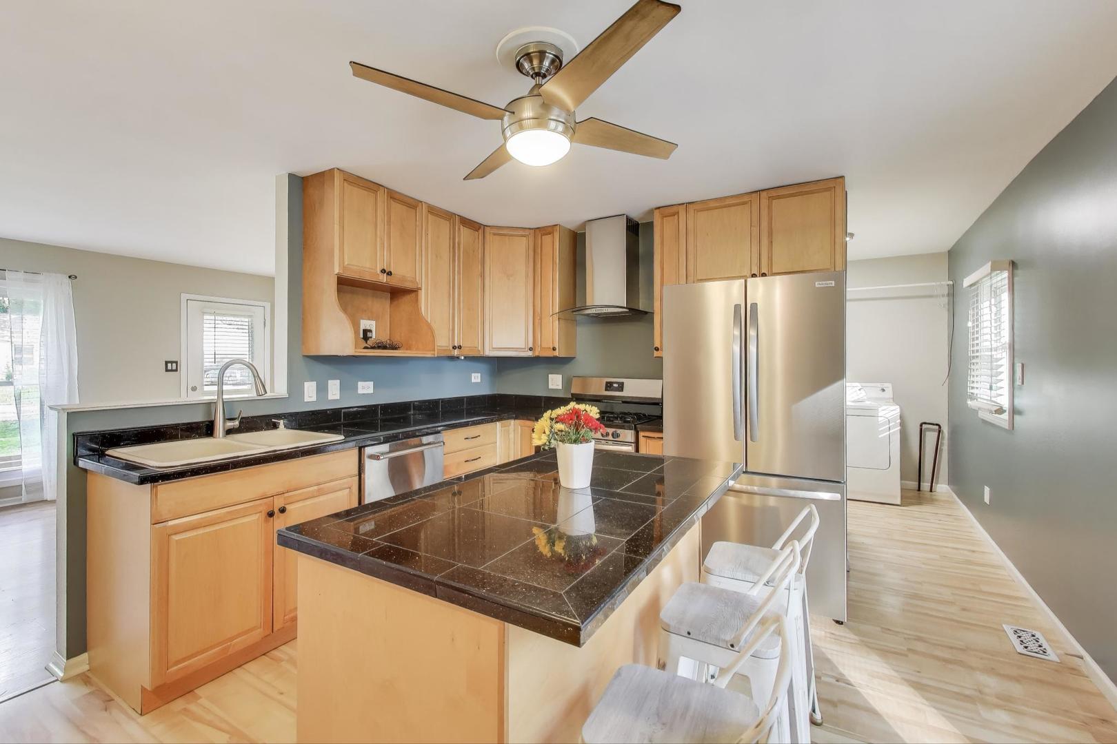 3207 Sunrise View Street, McHenry, IL 60050