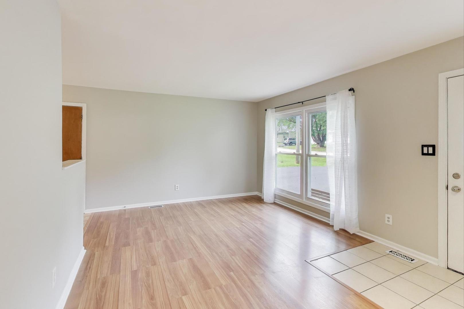 3207 Sunrise View Street, McHenry, IL 60050