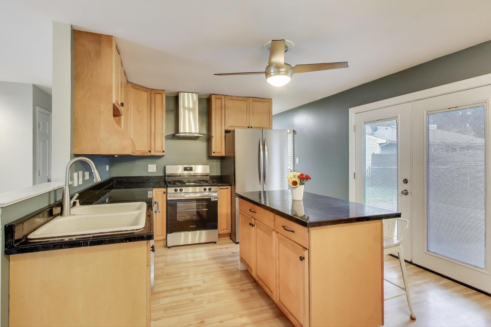 3207 Sunrise View Street, McHenry, IL 60050