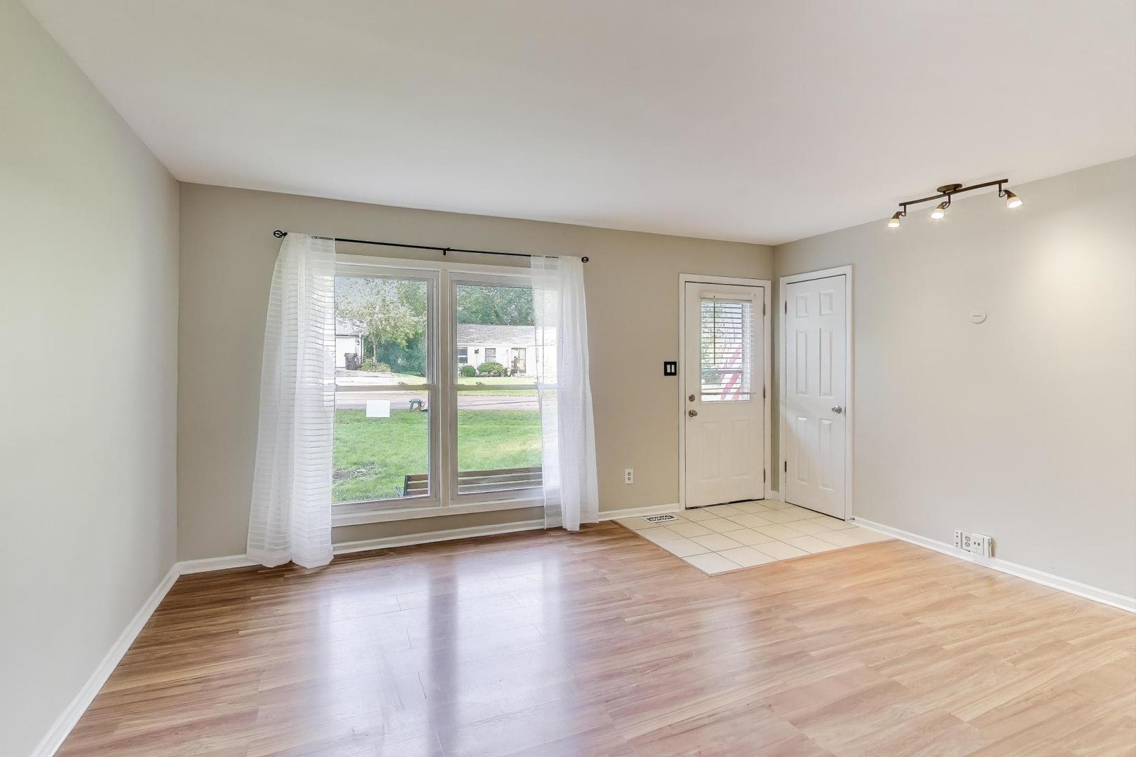 3207 Sunrise View Street, McHenry, IL 60050