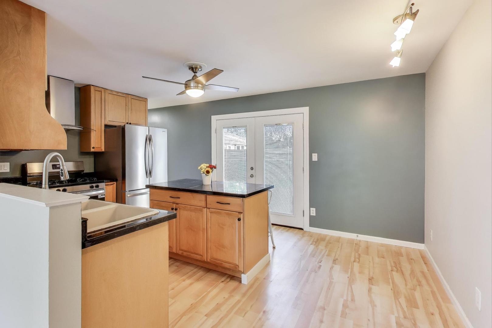 3207 Sunrise View Street, McHenry, IL 60050