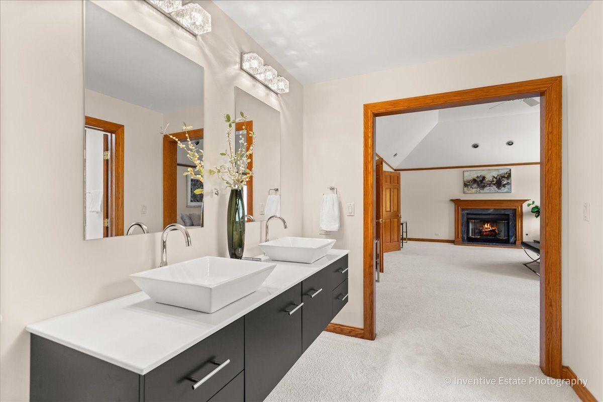 10S641 S Garfield Avenue, Burr Ridge, IL 60527