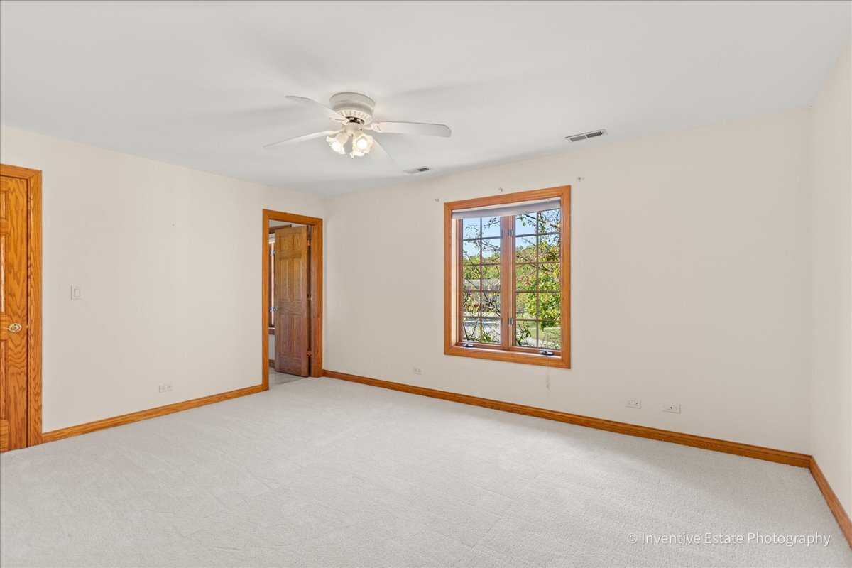 10S641 S Garfield Avenue, Burr Ridge, IL 60527