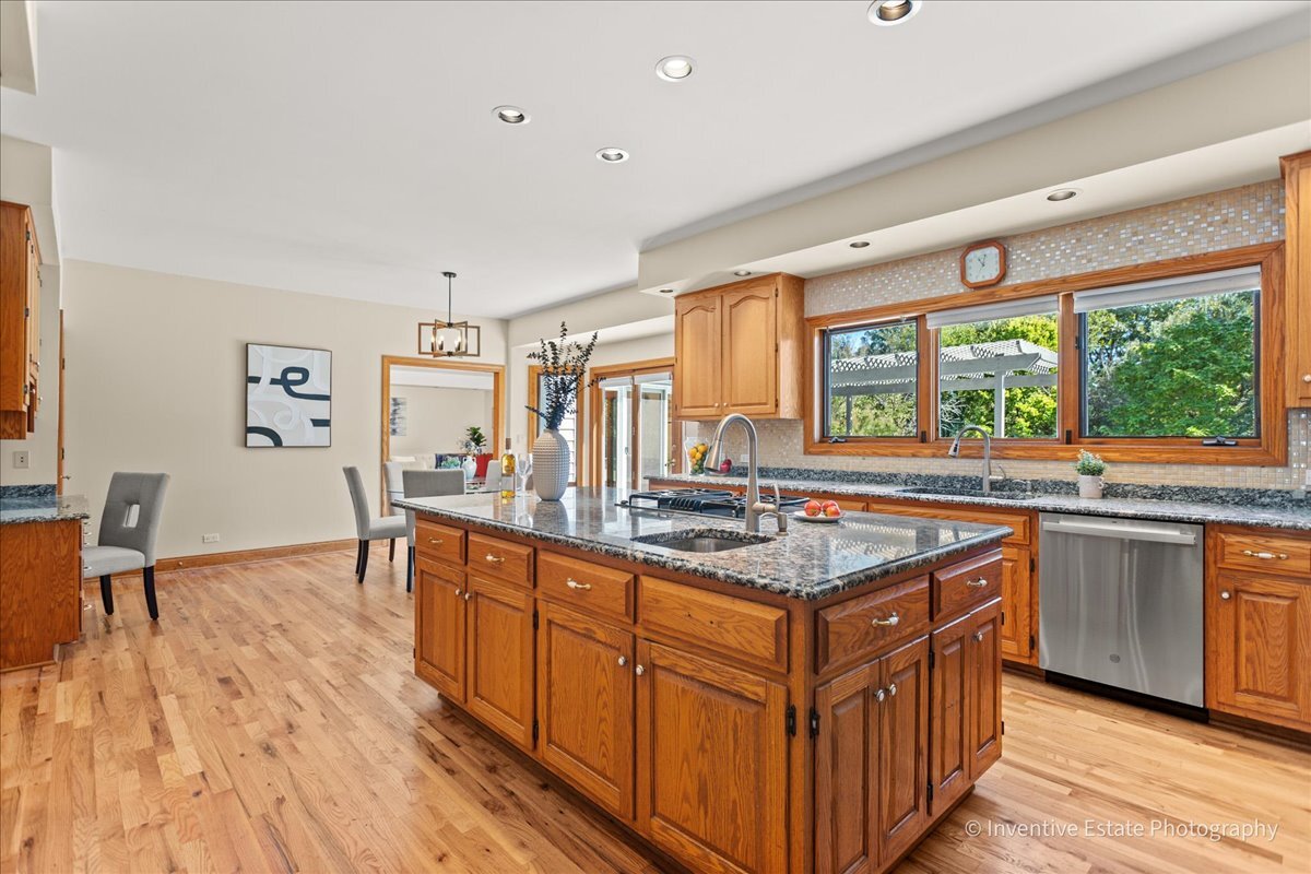 10S641 S Garfield Avenue, Burr Ridge, IL 60527