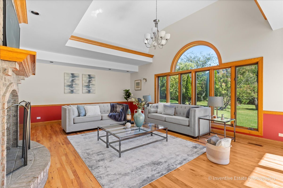 10S641 S Garfield Avenue, Burr Ridge, IL 60527
