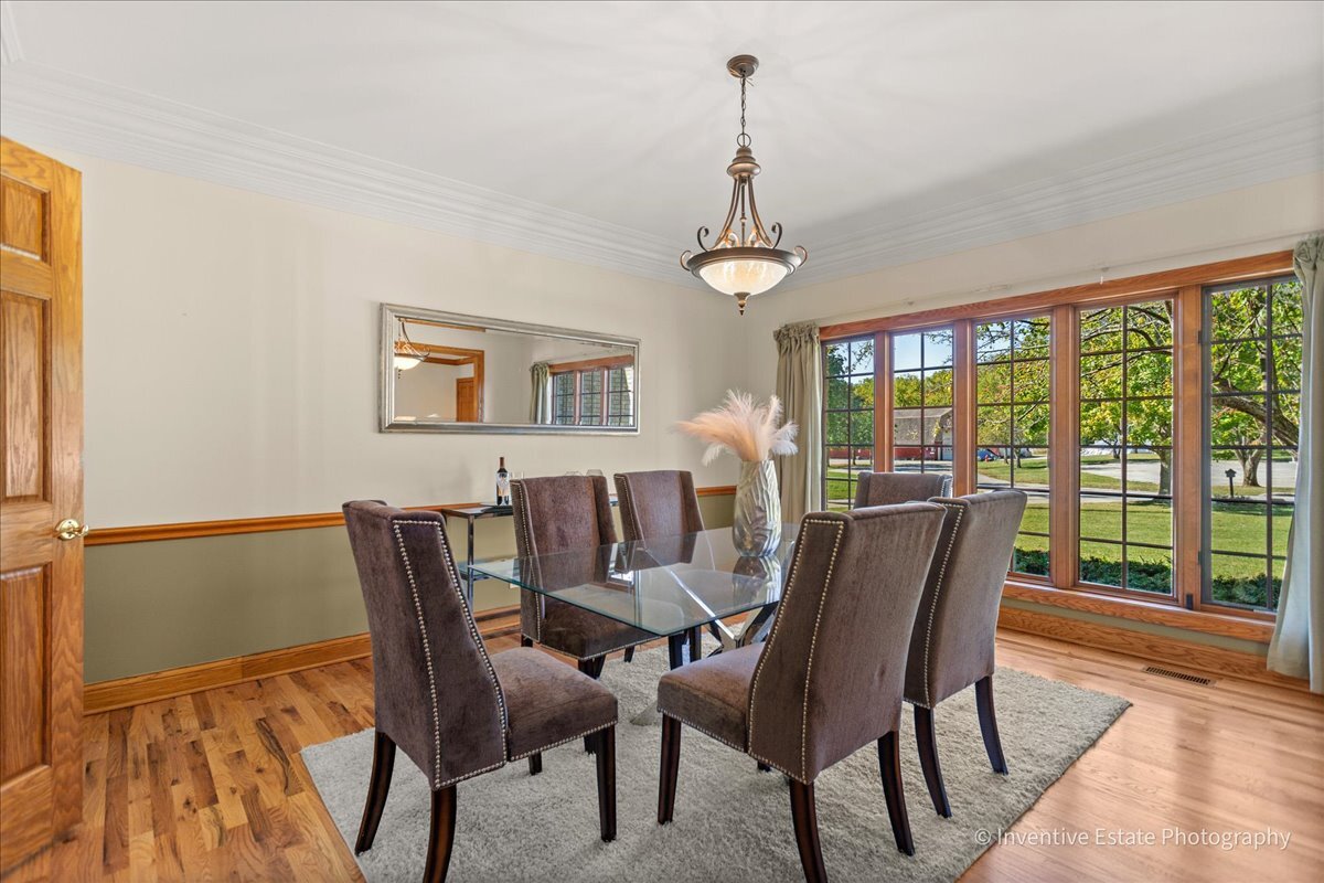 10S641 S Garfield Avenue, Burr Ridge, IL 60527