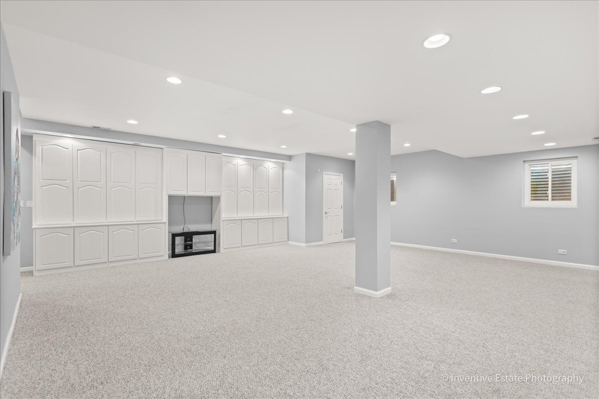 10S641 S Garfield Avenue, Burr Ridge, IL 60527