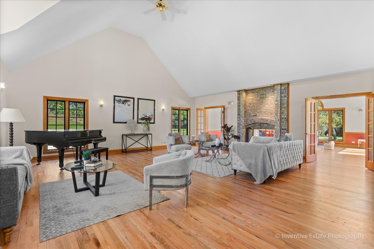 10S641 S Garfield Avenue, Burr Ridge, IL 60527