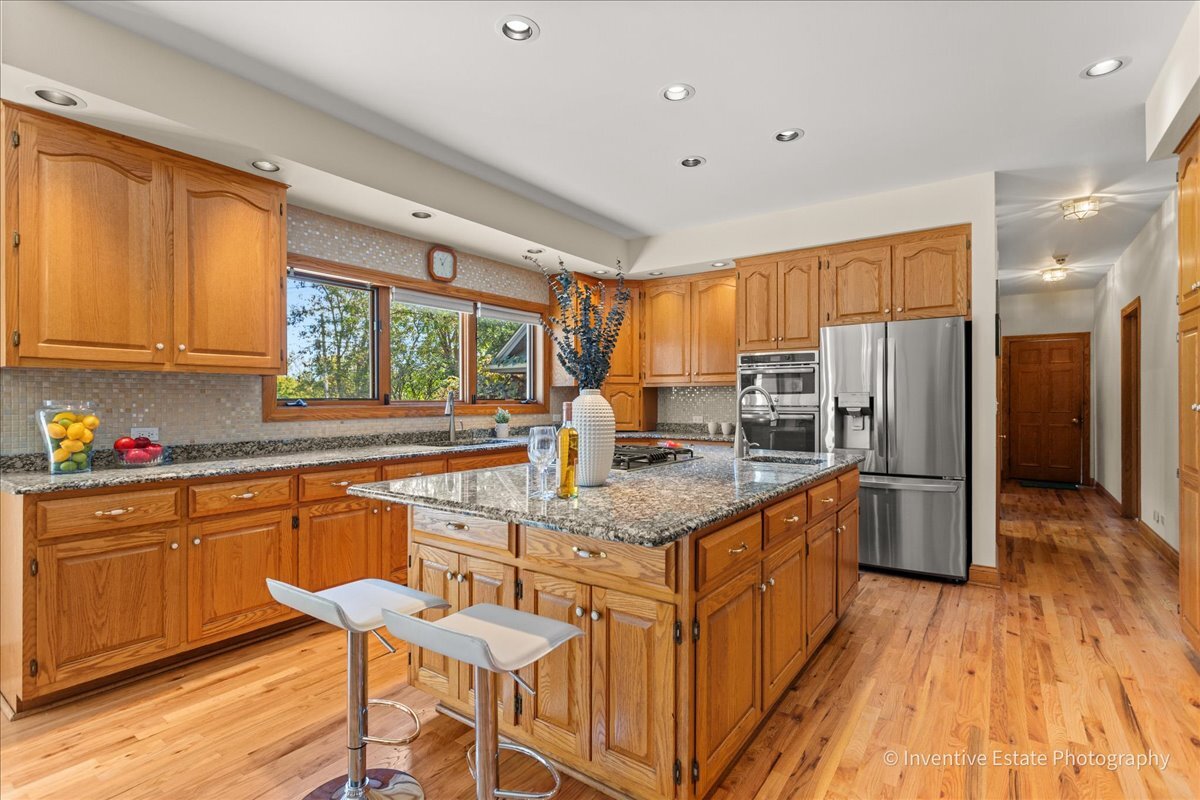 10S641 S Garfield Avenue, Burr Ridge, IL 60527