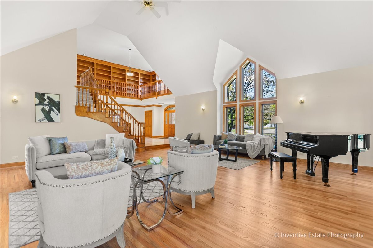 10S641 S Garfield Avenue, Burr Ridge, IL 60527