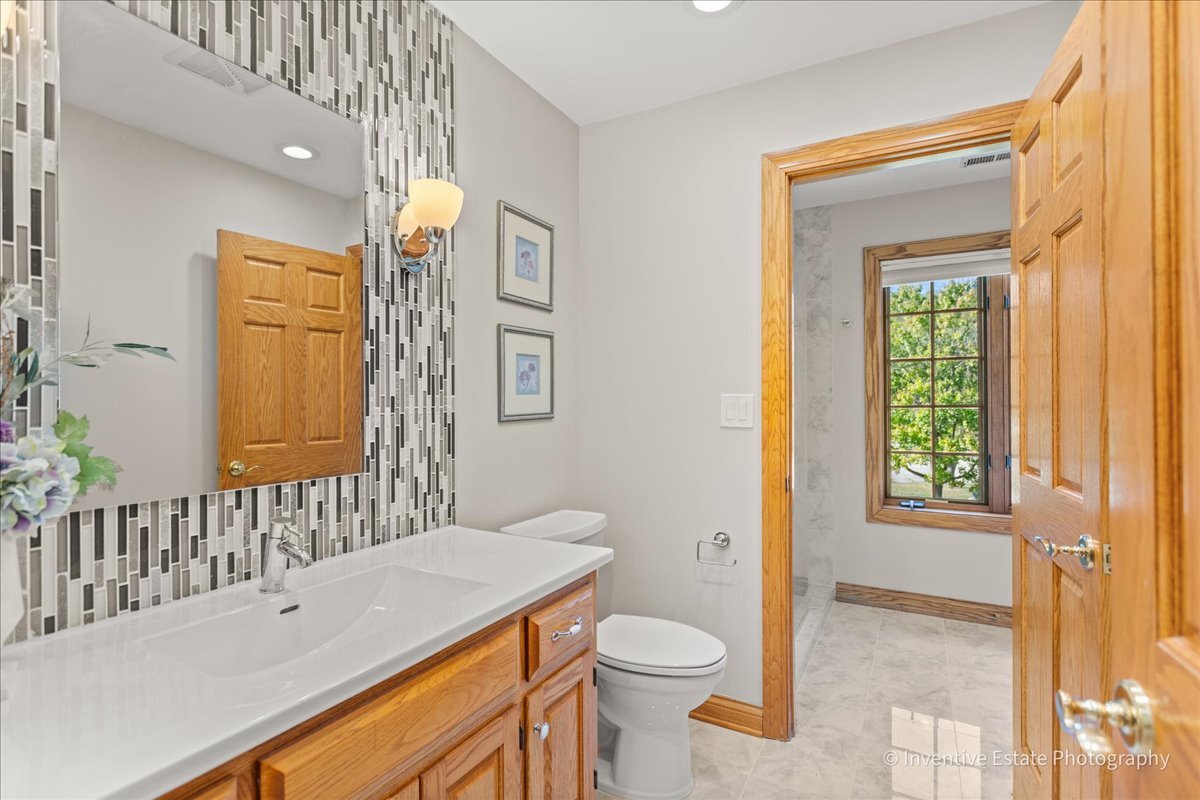 10S641 S Garfield Avenue, Burr Ridge, IL 60527