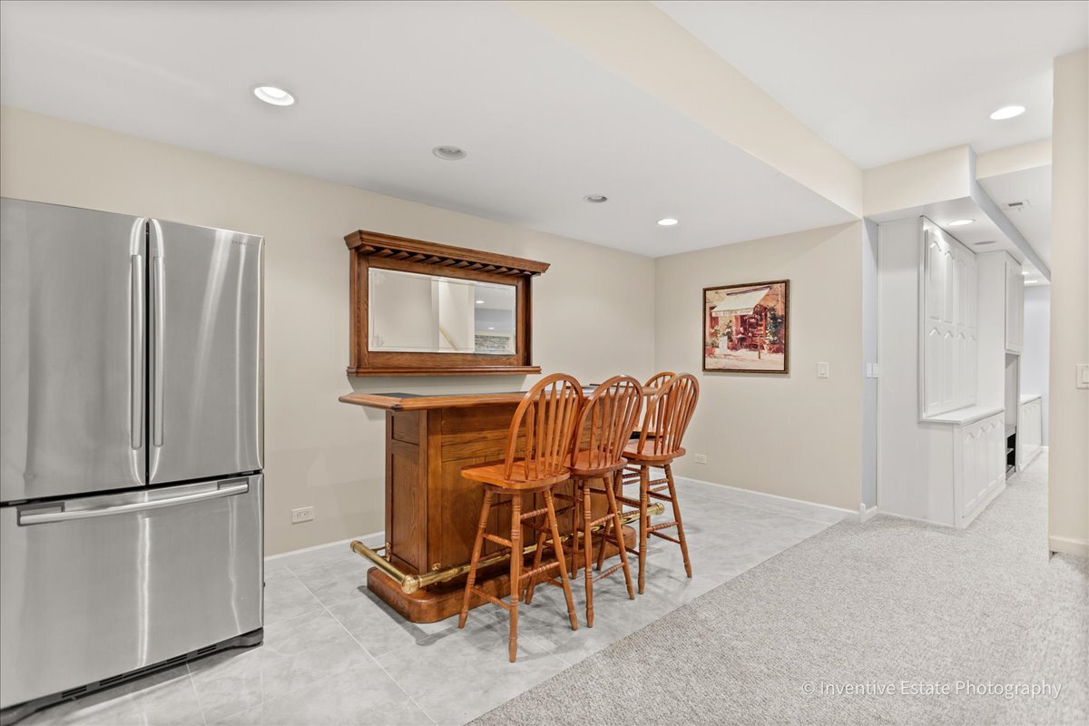 10S641 S Garfield Avenue, Burr Ridge, IL 60527