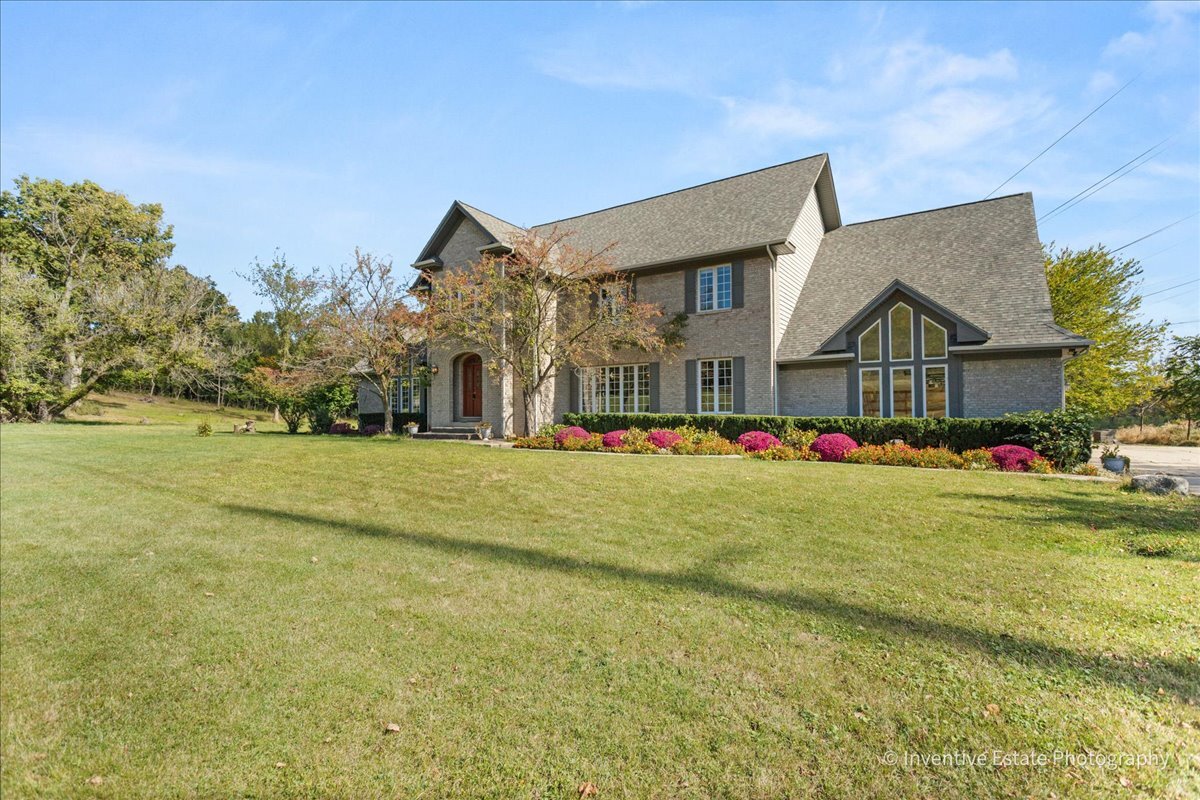 10S641 S Garfield Avenue, Burr Ridge, IL 60527