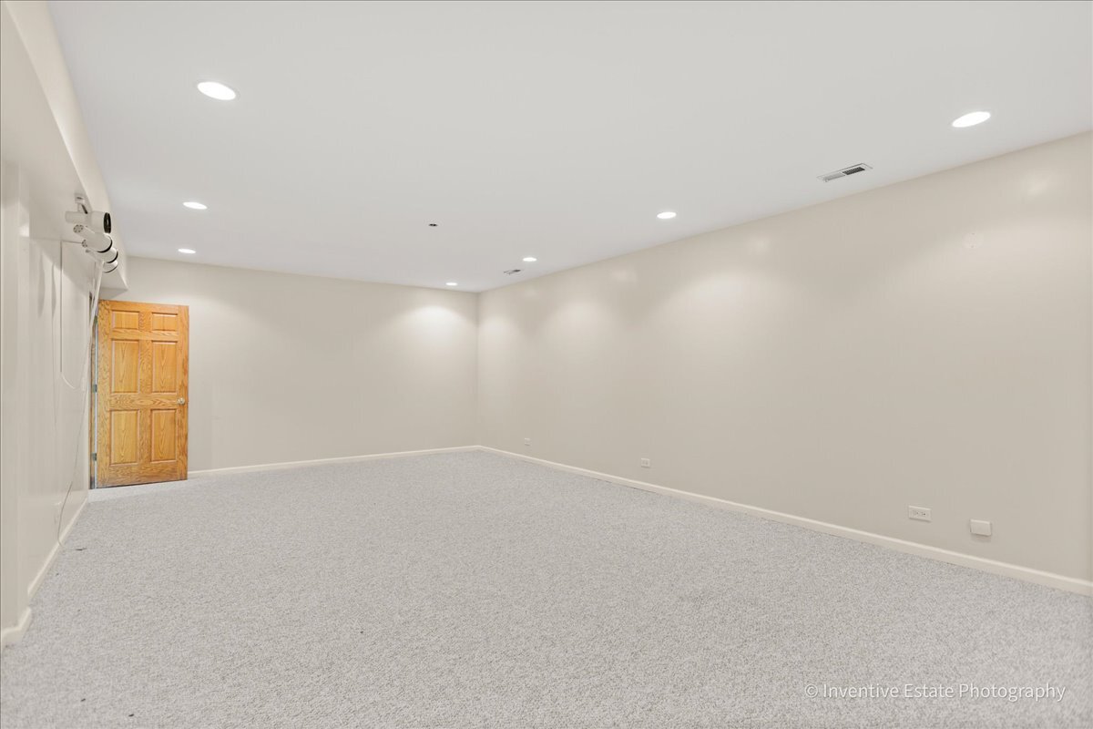 10S641 S Garfield Avenue, Burr Ridge, IL 60527