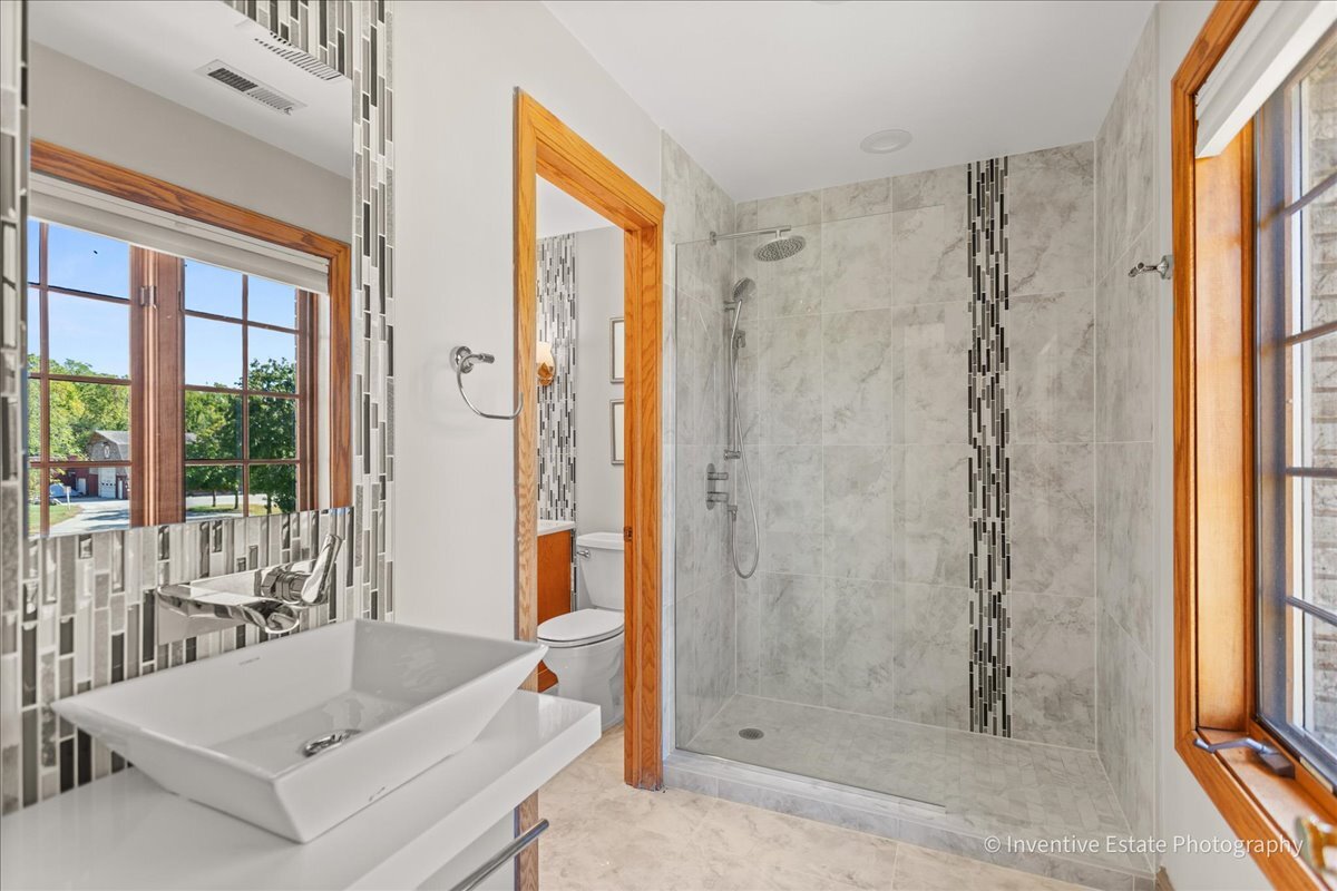 10S641 S Garfield Avenue, Burr Ridge, IL 60527