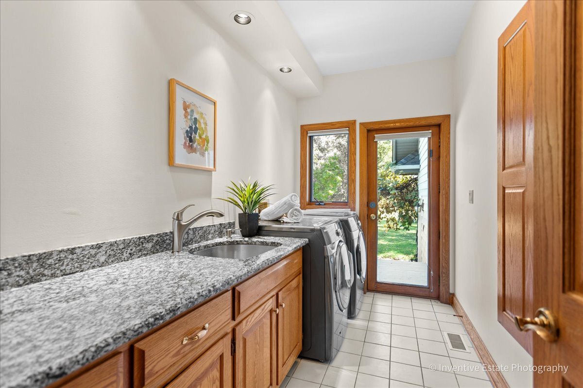 10S641 S Garfield Avenue, Burr Ridge, IL 60527