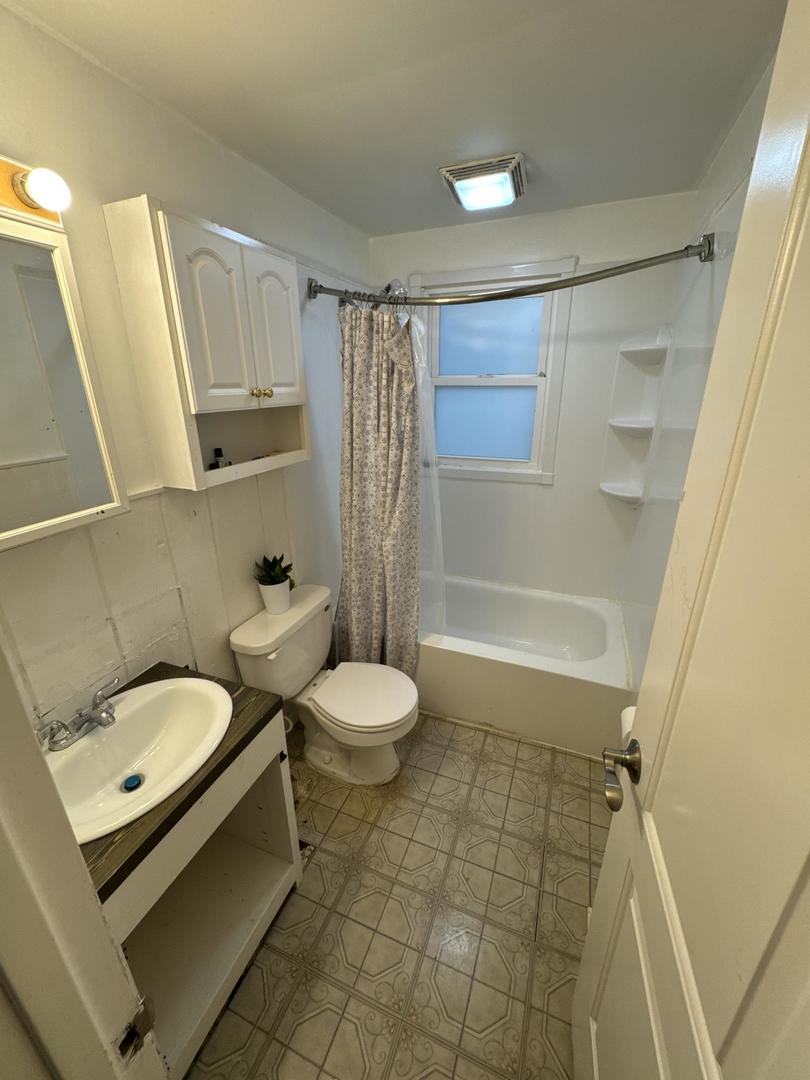 1408 North Avenue, Round Lake Beach, IL 60073