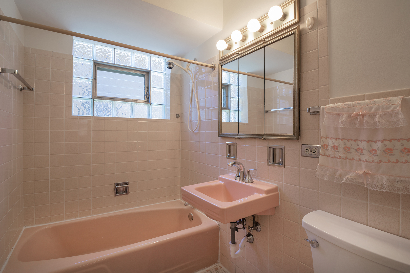 5705 W Higgins Avenue, Chicago, IL 60630