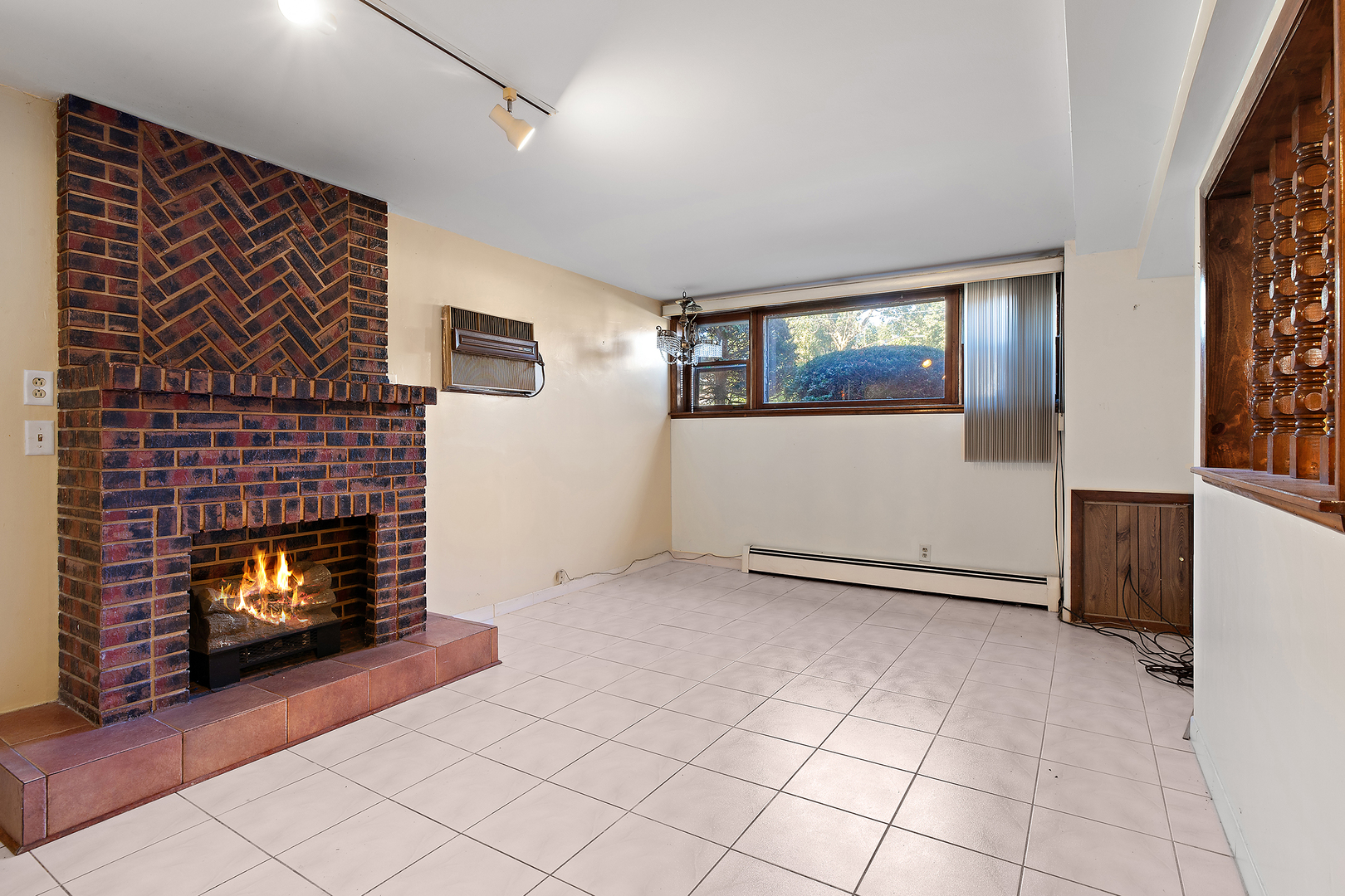 5705 W Higgins Avenue, Chicago, IL 60630
