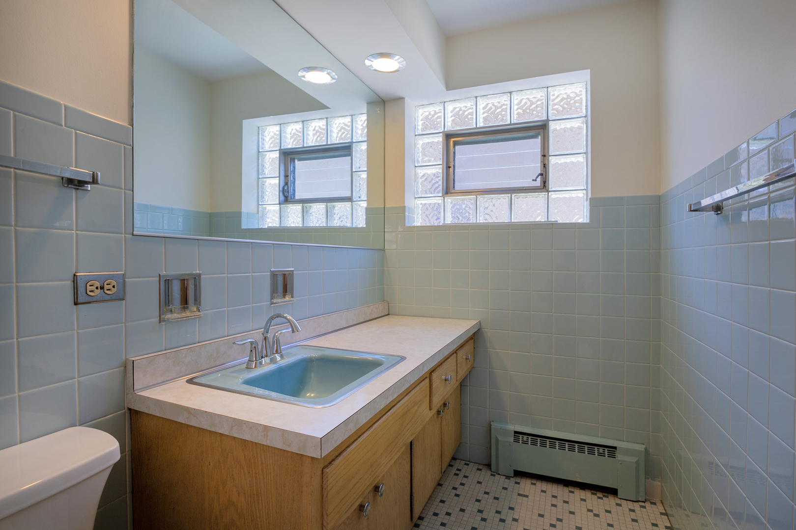 5705 W Higgins Avenue, Chicago, IL 60630