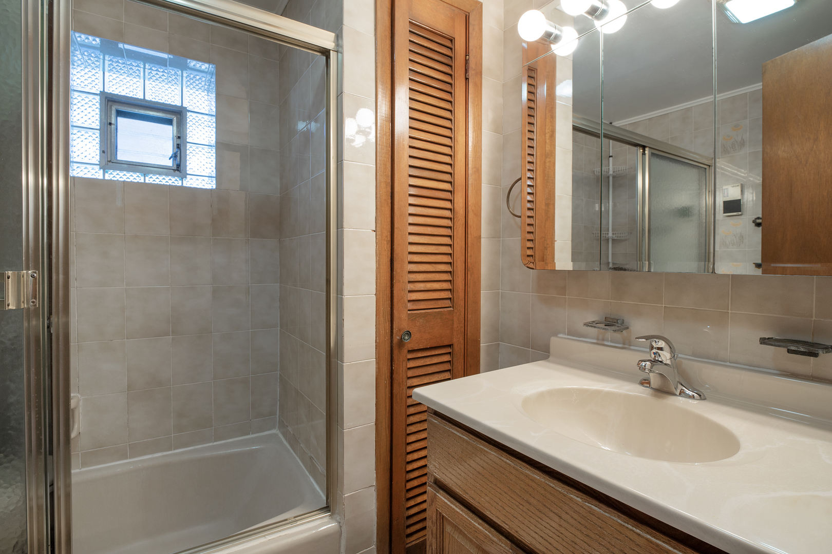 5705 W Higgins Avenue, Chicago, IL 60630