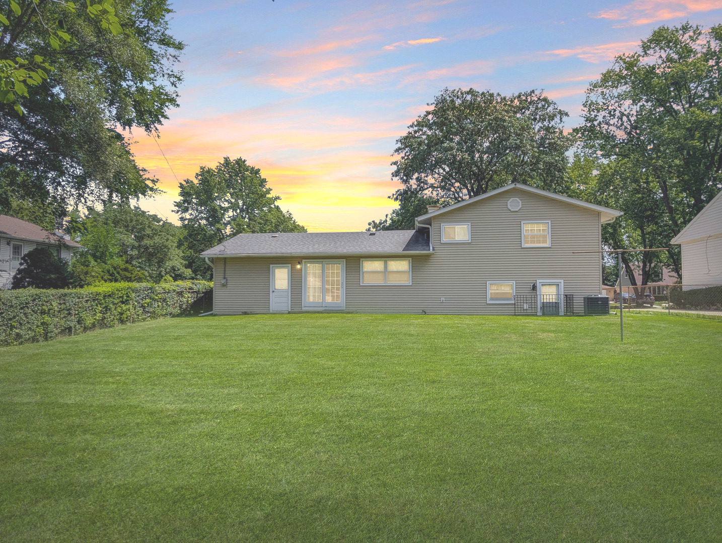 476 Raupp Boulevard, Buffalo Grove, IL 60089