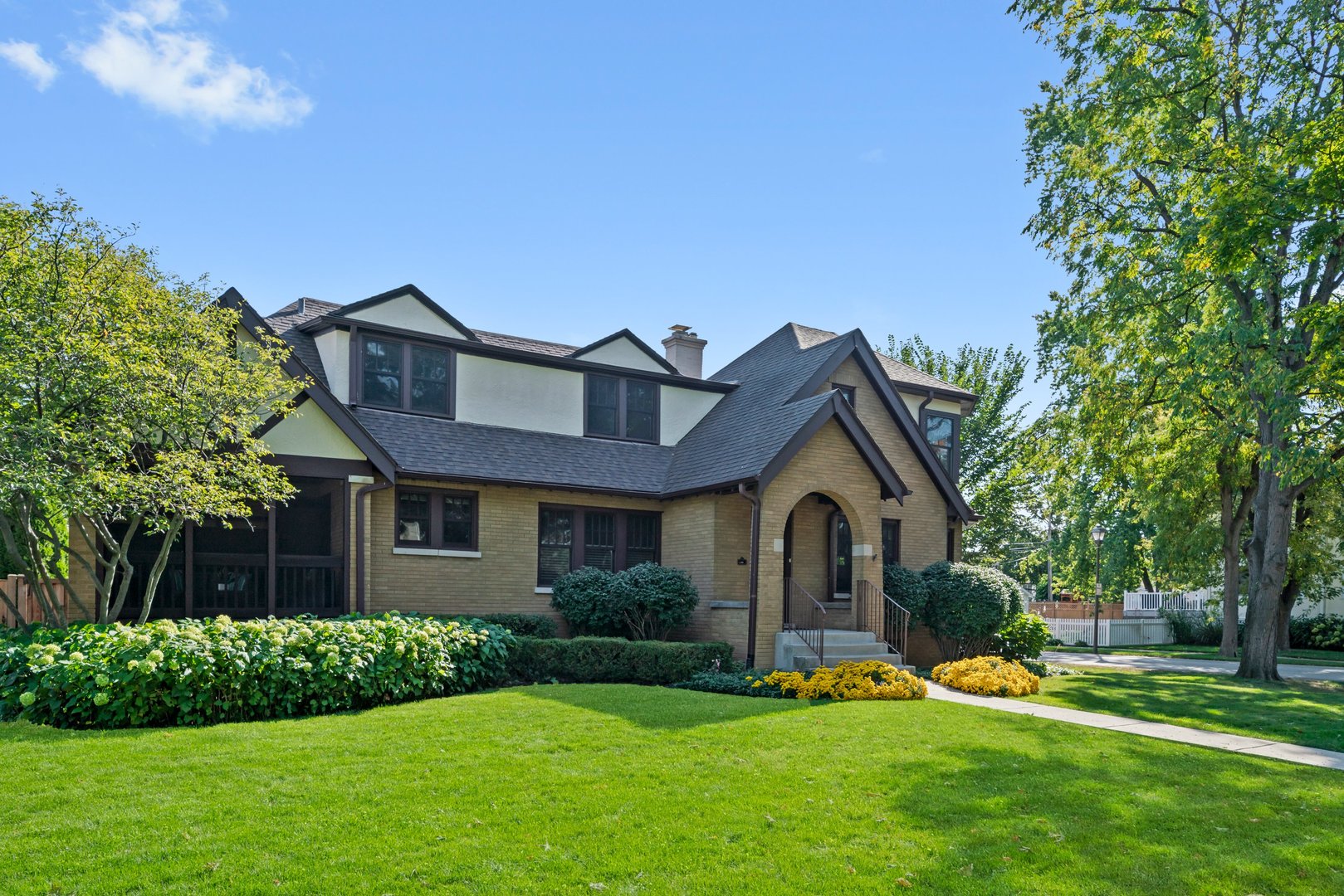 421 S Sunnyside Avenue, Elmhurst, IL 60126