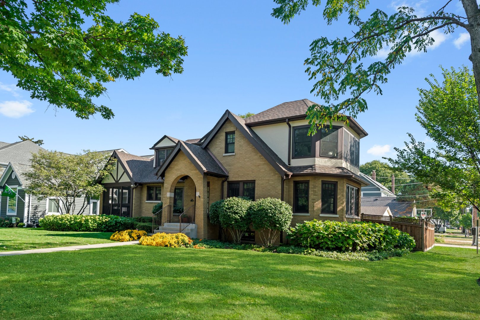421 S Sunnyside Avenue, Elmhurst, IL 60126