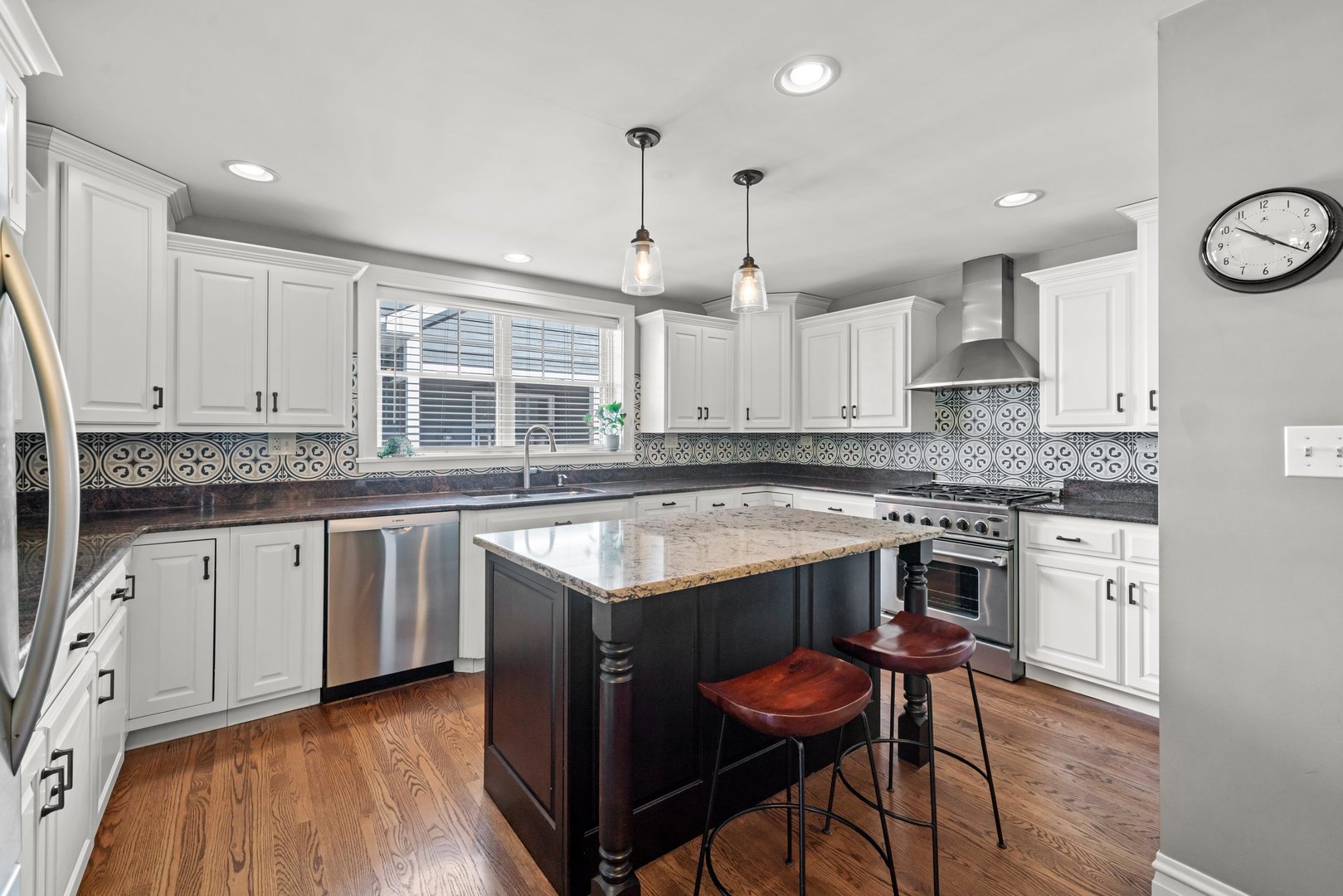 421 S Sunnyside Avenue, Elmhurst, IL 60126