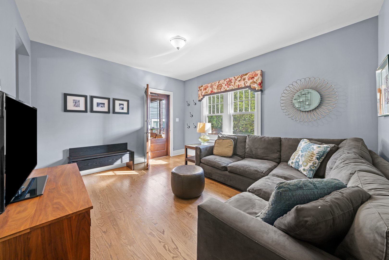 421 S Sunnyside Avenue, Elmhurst, IL 60126