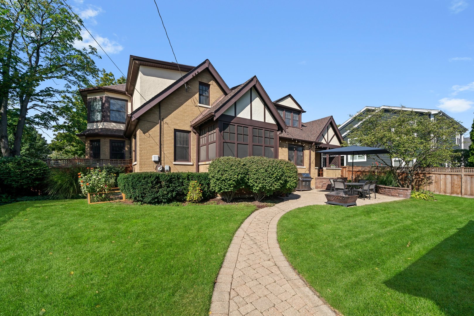 421 S Sunnyside Avenue, Elmhurst, IL 60126