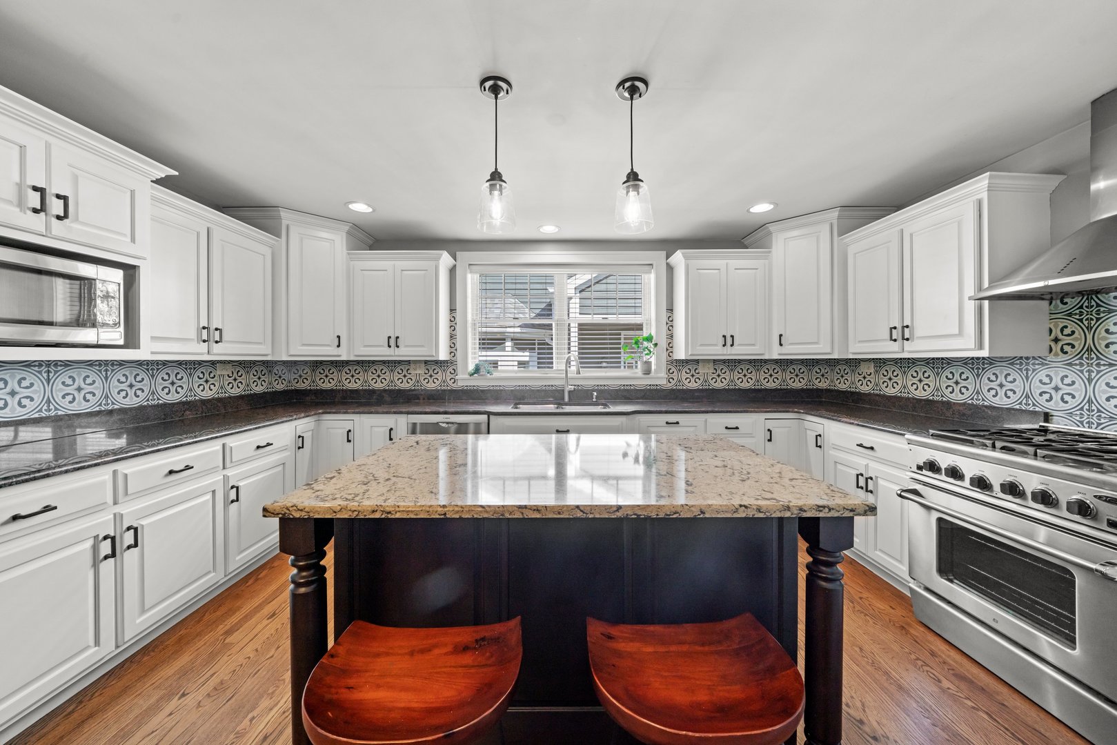 421 S Sunnyside Avenue, Elmhurst, IL 60126