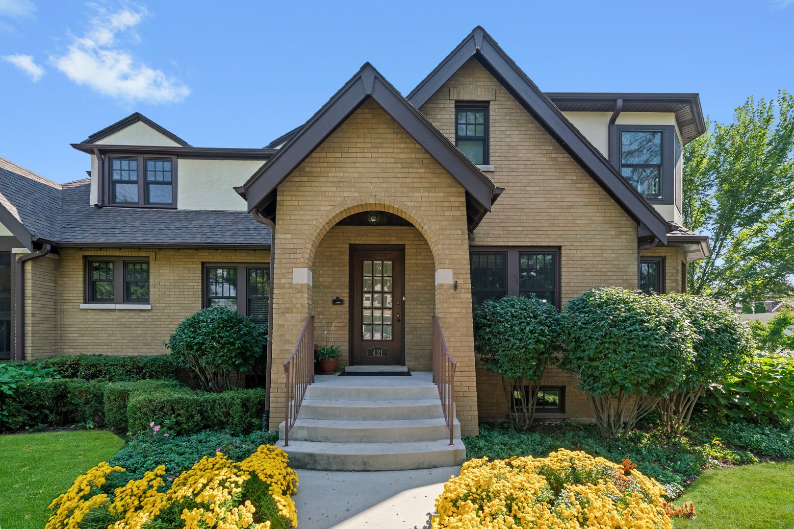 421 S Sunnyside Avenue, Elmhurst, IL 60126