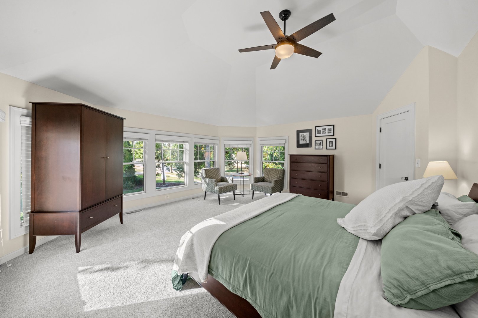 421 S Sunnyside Avenue, Elmhurst, IL 60126
