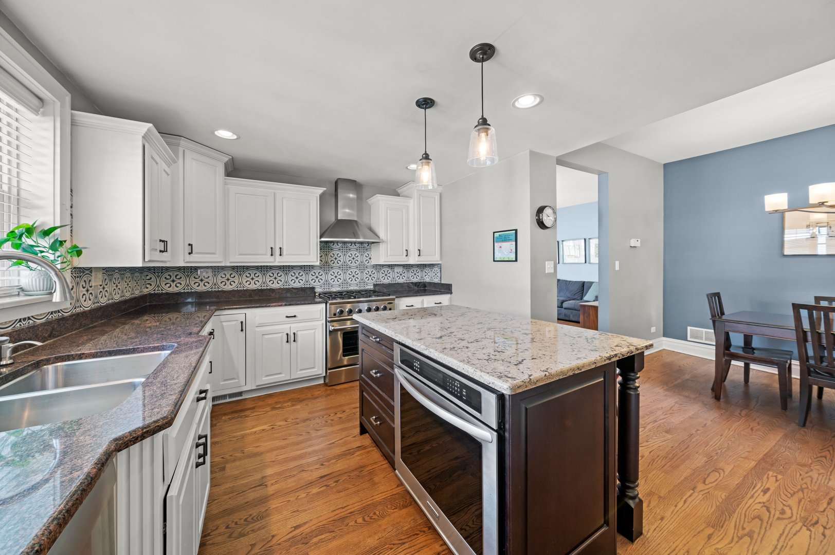 421 S Sunnyside Avenue, Elmhurst, IL 60126