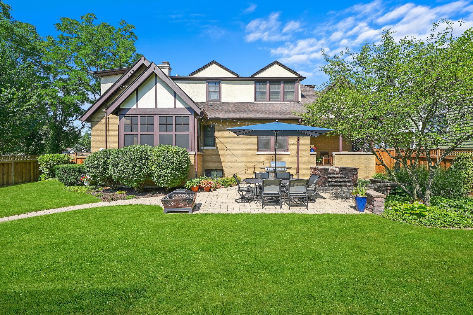 421 S Sunnyside Avenue, Elmhurst, IL 60126